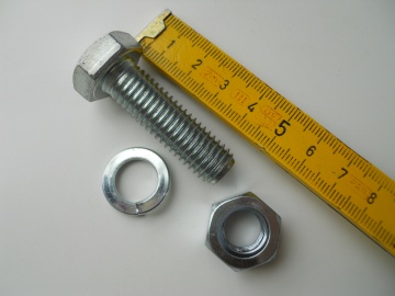 AP- perno de buje de rueda